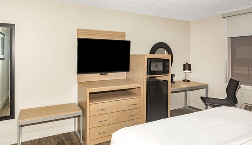 Room, 1 King Bed, Accessible, Non Smoking (Mobility)