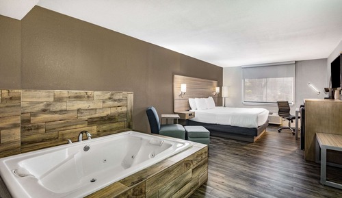 1 King Bed, Suite, Jetted Tub, Non-Smoking