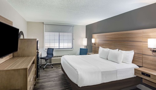 2 Room Family Suite with 1 King Bed and 2 Queen Beds