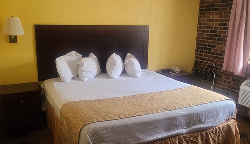 Standard Room, 1 King Bed