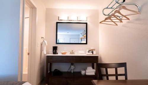 Deluxe Room, 1 King Bed