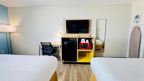 Queen Room with Two Queen Beds - Non-Smoking