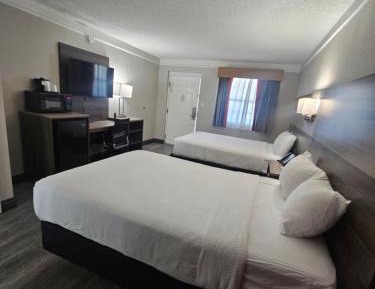 Deluxe Double Room with Two Double Beds - Pet Friendly/Non-Smoking