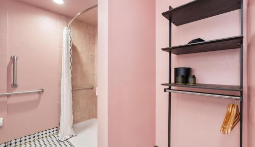 King Room with Roll-In Shower and Interior Access - Disability Access/Non-Smoking