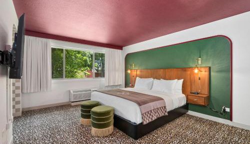 King Suite with Sofa Bed and Interior Access - Non-Smoking