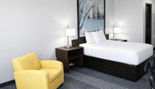 Queen Room - Second Floor/Non-Smoking
