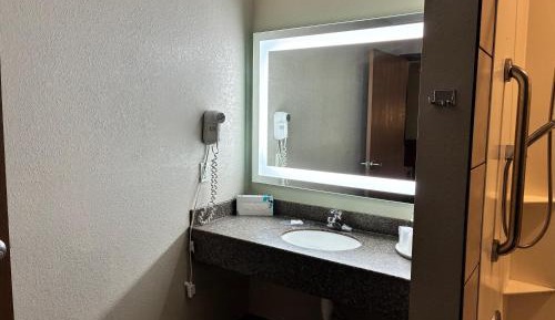 Queen Room with Two Queen Beds - Accessible/Non-Smoking 