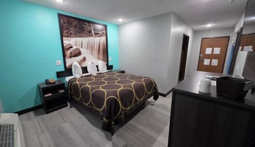 Queen Room - Mobility Access/Non-Smoking