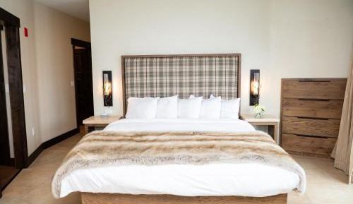 Superior One-Bedroom King Suite with Lake View