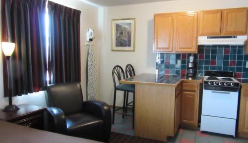 Queen Suite with Two Queen Beds and Kitchen - Non-Smoking