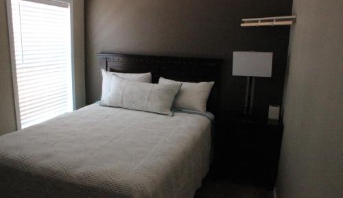 One-Bedroom Suite with Kitchen