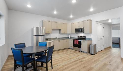 Two-Bedroom Apartment with Roll-In Shower and Full Kitchen - Disability/Non-Smoking