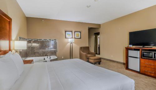 Deluxe King Suite