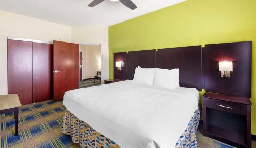 Two-Bedrooms King Suite