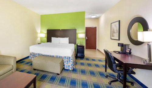 King Suite - Disability Access/Non-Smoking