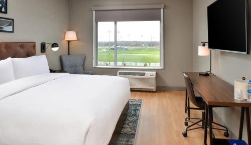 King Room with Bathtub - Mobility Access