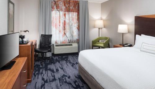 King Room with Transfer Shower and Bathtub - Mobility Access/Hearing Accessible
