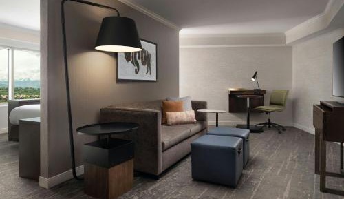 One-Bedroom Executive Suite with Sofa Bed and Mountain View
