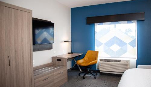 Standard King Room with Mobility Accessible Tub