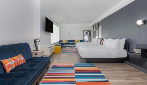 Breezy Suite, 1 Bedroom Suite, 2 Queen, Sofa