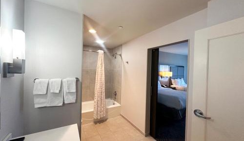 Two-Room Suite with Two Queen Beds - Hearing Accessible