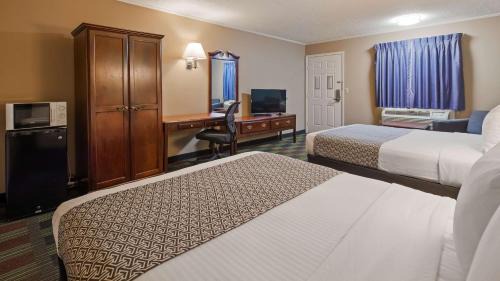 Queen Room with Two Queen Beds - Smoking