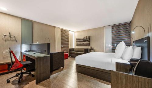 Corner King Room with Sofa Bed - Non-Smoking