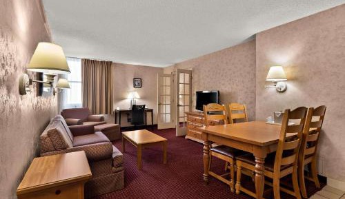 Double Suite with Two Double Beds - Non-Smoking