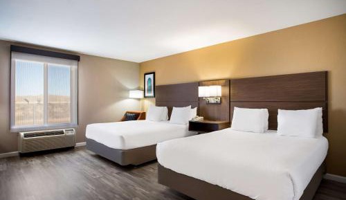 Queen Room with Two Queen Beds and Bath Tub - Disability Access/Non-Smoking 