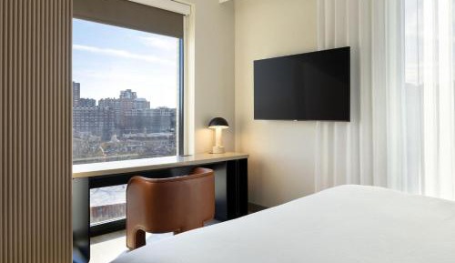 Corner King Room with Plaza View