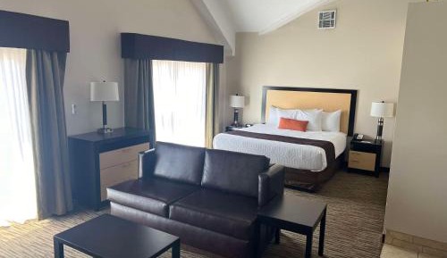 King Suite with Jetted Tub and Kitchenette - Non-Smoking