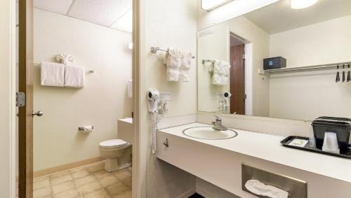 Deluxe Queen Room with Two Queen Beds - Non-Smoking