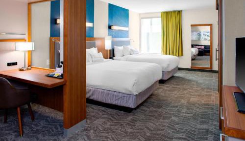 Queen Suite with Two Queen Beds, Bathtub and Trundle Sofa - Mobility Access/Hearing Accessible