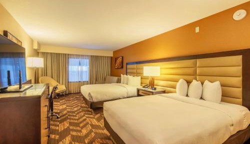 Queen Room with Two Queen Beds and Kitchenette - Hearing Accessible