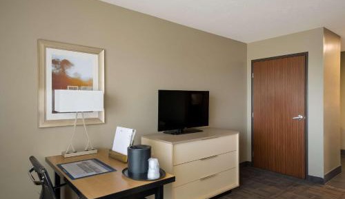 King Room with Roll-in Shower - Disability Access/Non-Smoking
