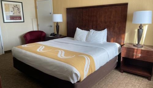 King Room with Roll-In Shower - Accessible/Non-Smoking