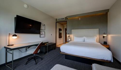 King Room with Roll-In Shower and Sofa Bed - Mobility Access