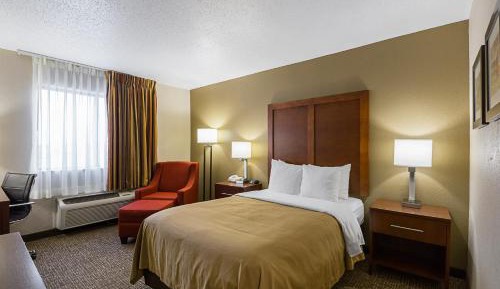 Double Room with Roll-In Shower - Accessible/Non-Smoking