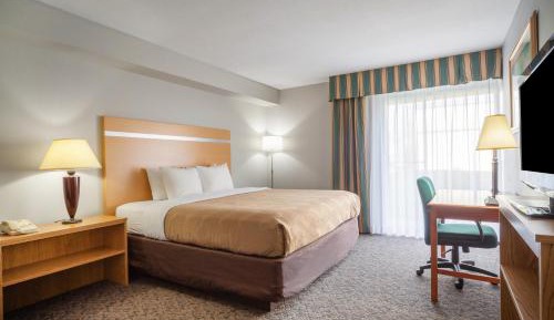 King Suite - Accessible/Non-Smoking
