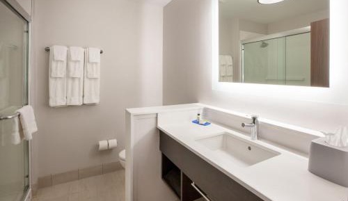 Standard Queen Room with Two Queen Beds - Communications Accessible