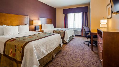 Queen Suite with Sofa Bed