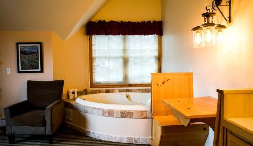 Studio with Spa Bath