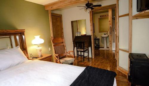 Double Room with Private Bathroom