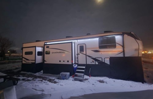 Limon RV Rental | Cozy 2-bedroom camper with WiFi, AC in wonderful Limon