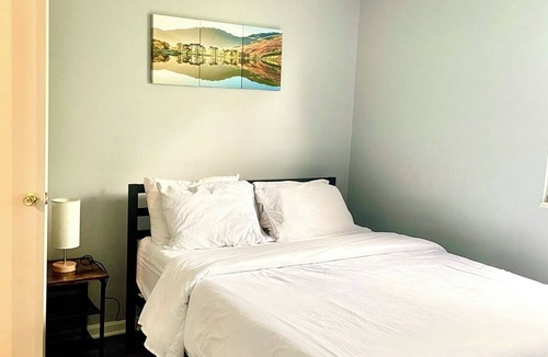 Olathe House | Pet friendly 3bdr with King