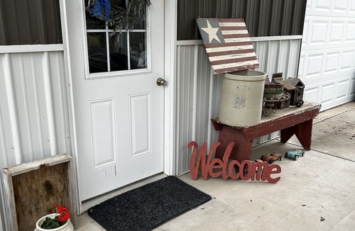Gypsum Apartment | Cozy, quiet retreat! Enjoy small town living