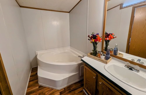 Keith County House | NEW! Cozy 3 Bedroom, Near i80, 107 LnL