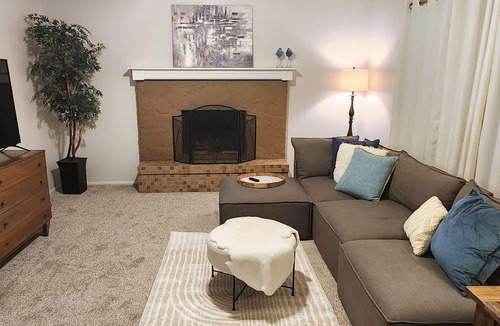 Vernal House | Large Centrally-Located Upstairs Apartment
