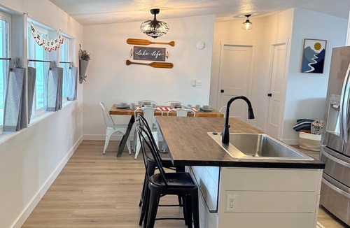 Manila House | New listing in Manila! Boat parking, Sleeps 8+, 12 min to FG Boat Ramp
