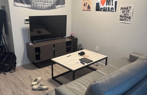 Downtown Omaha Apartment | Bright apartment within walking distance of college World Series and downtown